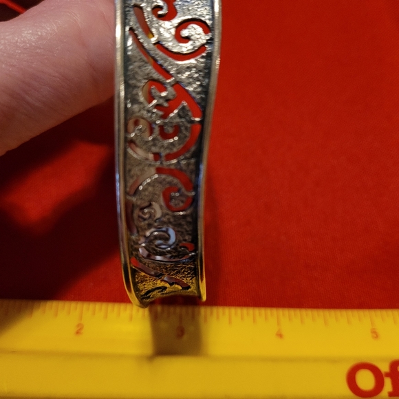 Retired Gorgeous Silpada Bangle Bracelet - Picture 2 of 6
